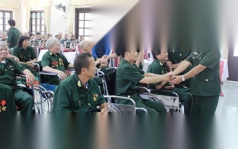 che do tu tuat voi nguoi co cong image 01