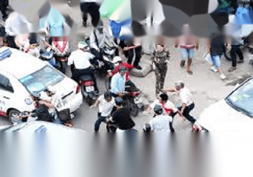 gay roi trat tu cong cong