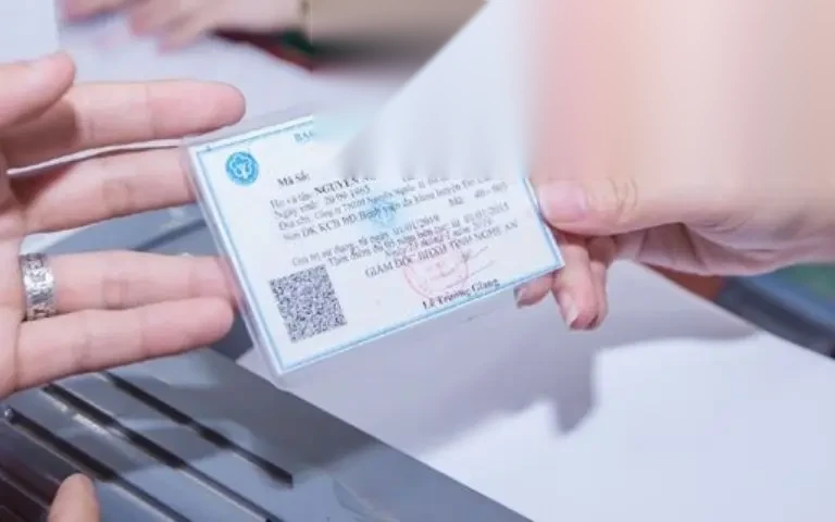 mot nguoi co 2 the bao hiem y te image 01