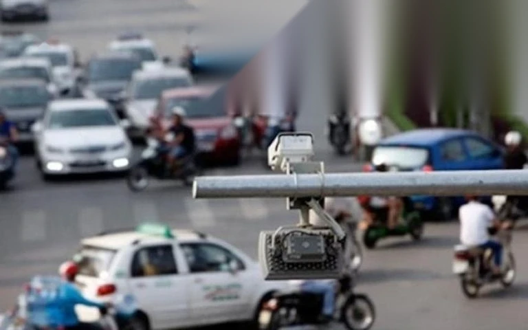 phat nguoi xe may image 01