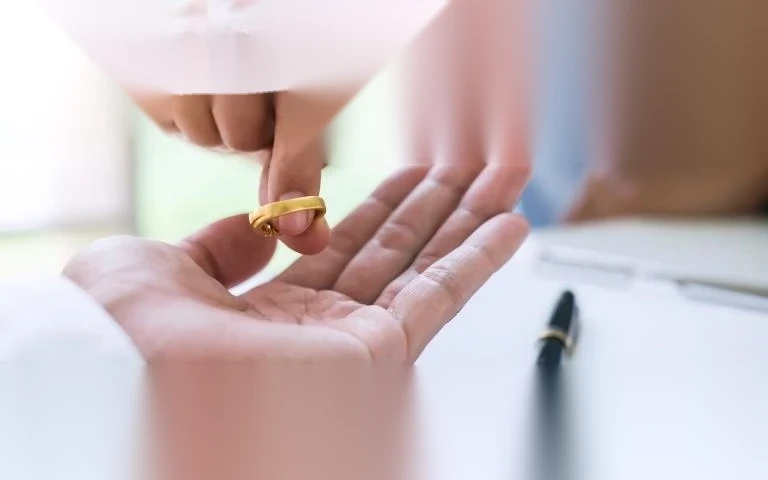 quyen loi cua vo khi ly hon image 01