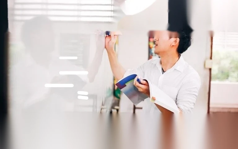 thu tuc lam work permit cho giao vien nuoc ngoai image 01