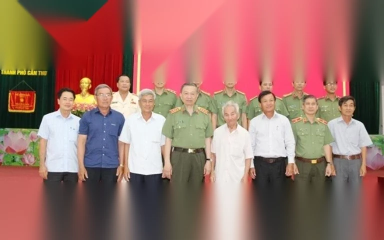 tuoi nghi huu cua cong an va muc huong luong huu image 01